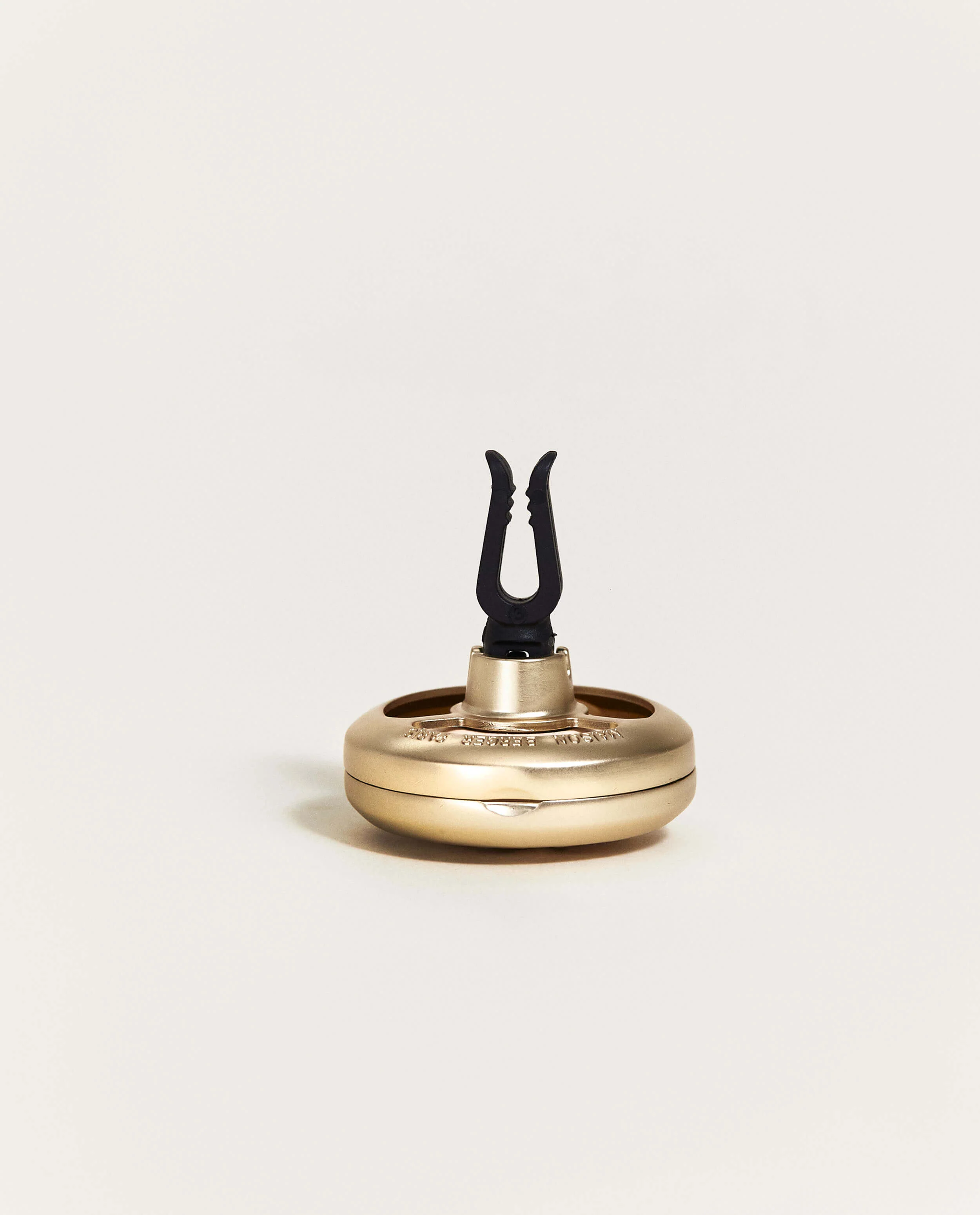 Lolita Lempicka Matte Gold Car Diffuser Kit - Image 4