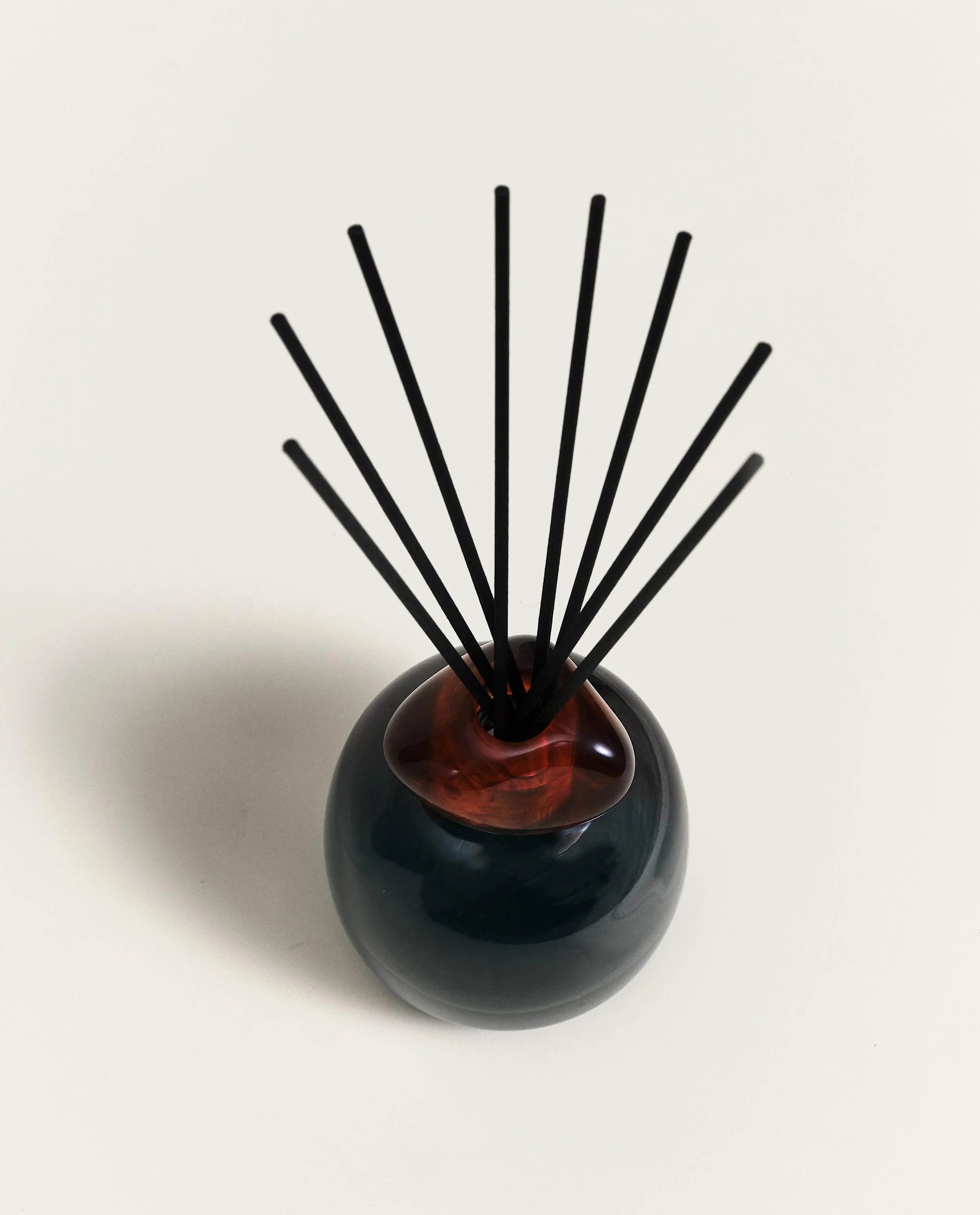 Mineral Black/Amber Reed Diffuser Gift Set with Wilderness - Image 3