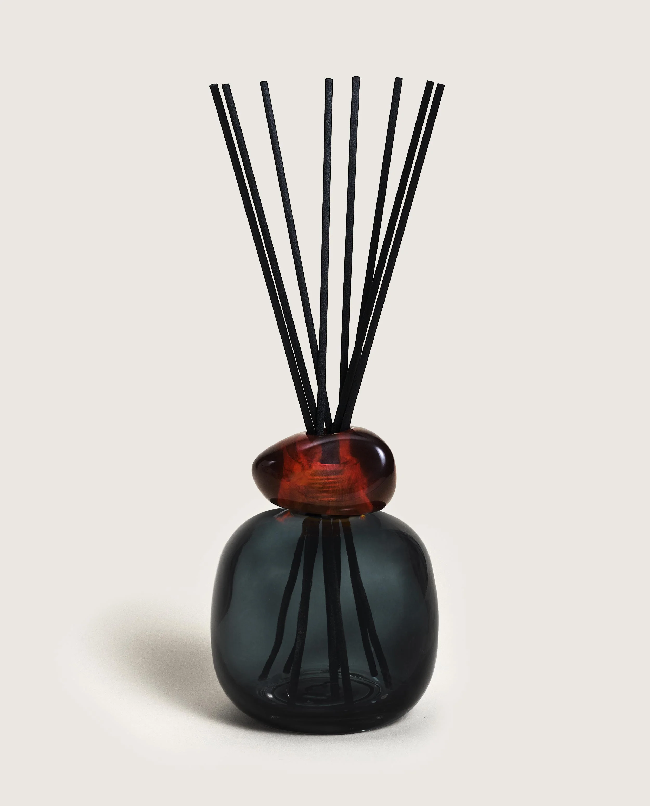 Mineral Black/Amber Reed Diffuser Gift Set with Wilderness - Image 4
