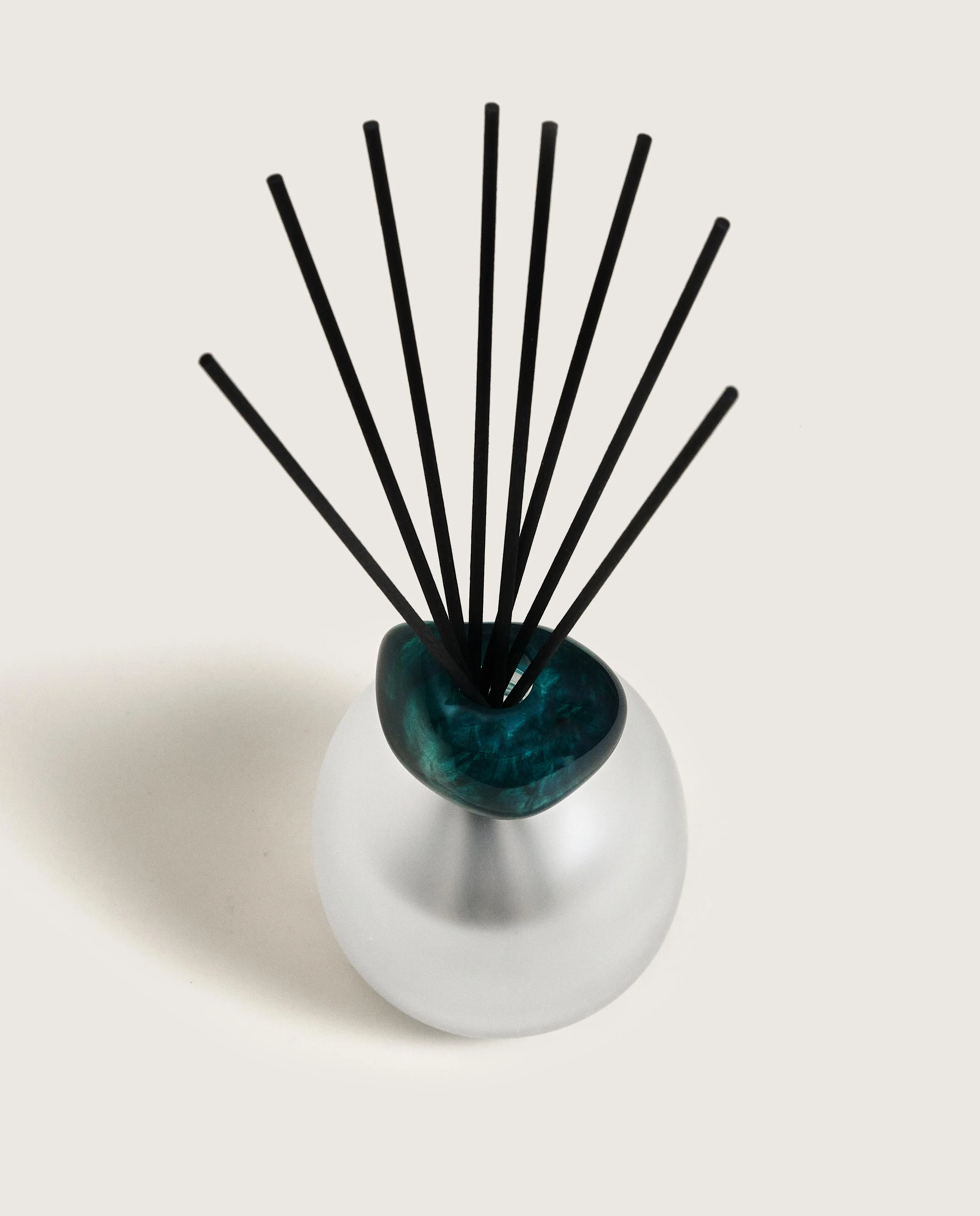 Mineral Frosted/Emerald Reed Diffuser Gift Set with Bleu Séduction - Image 4