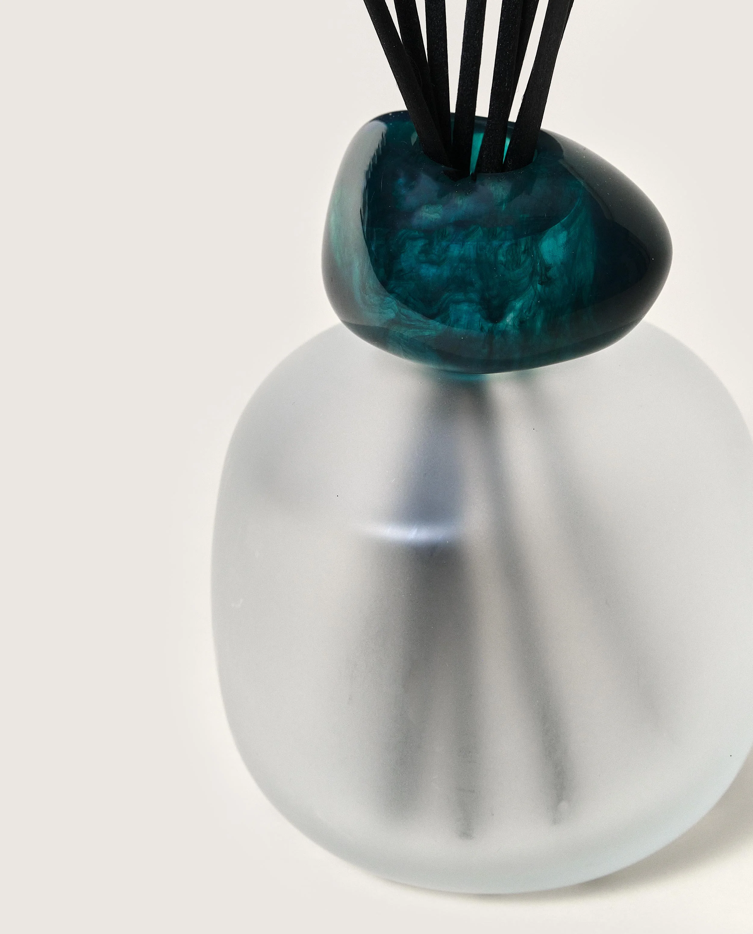 Mineral Frosted/Emerald Reed Diffuser Gift Set with Bleu Séduction - Image 5