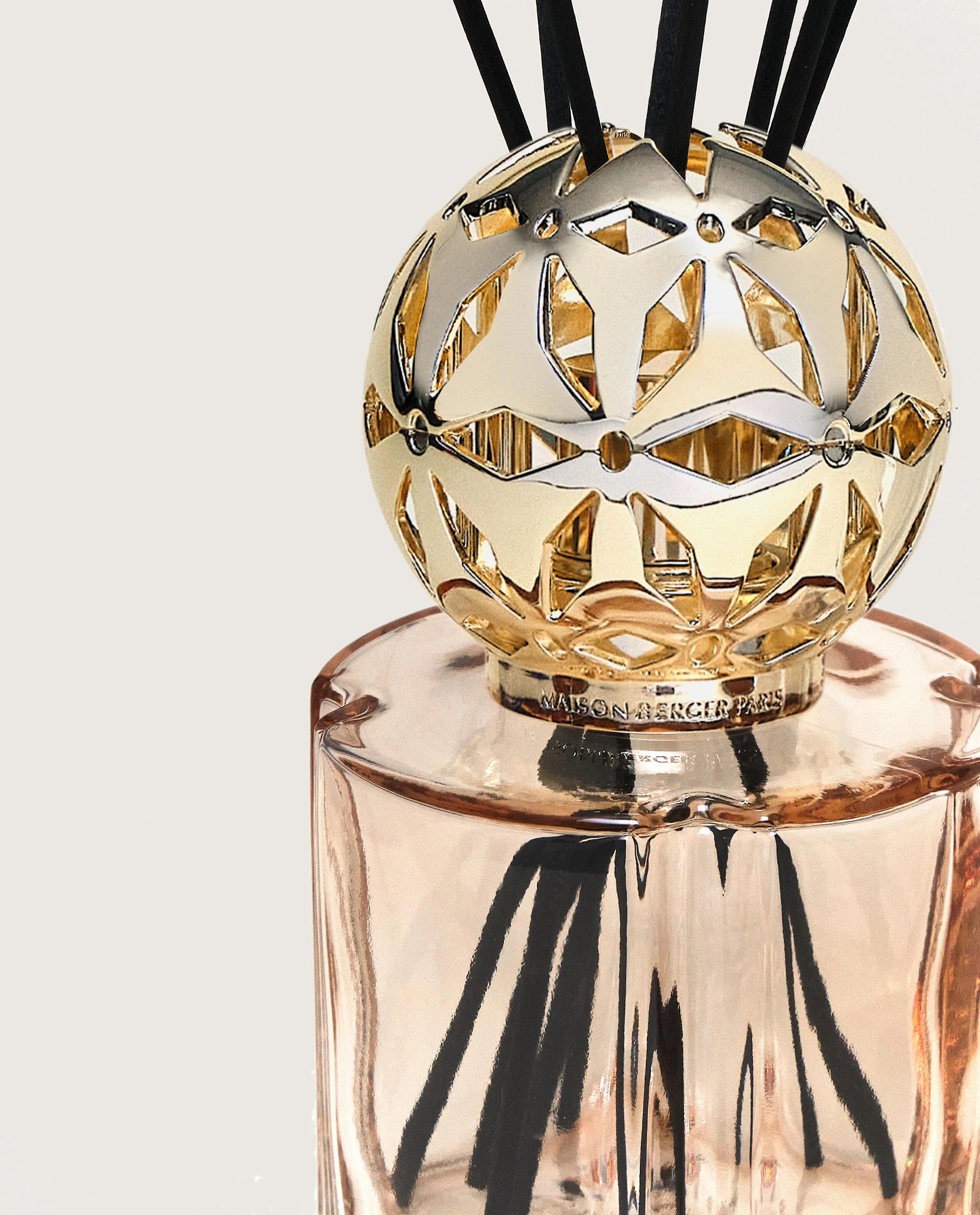 Pomelis Beige Reed Diffuser Gift Set with Vanilla Magnificence - Image 3