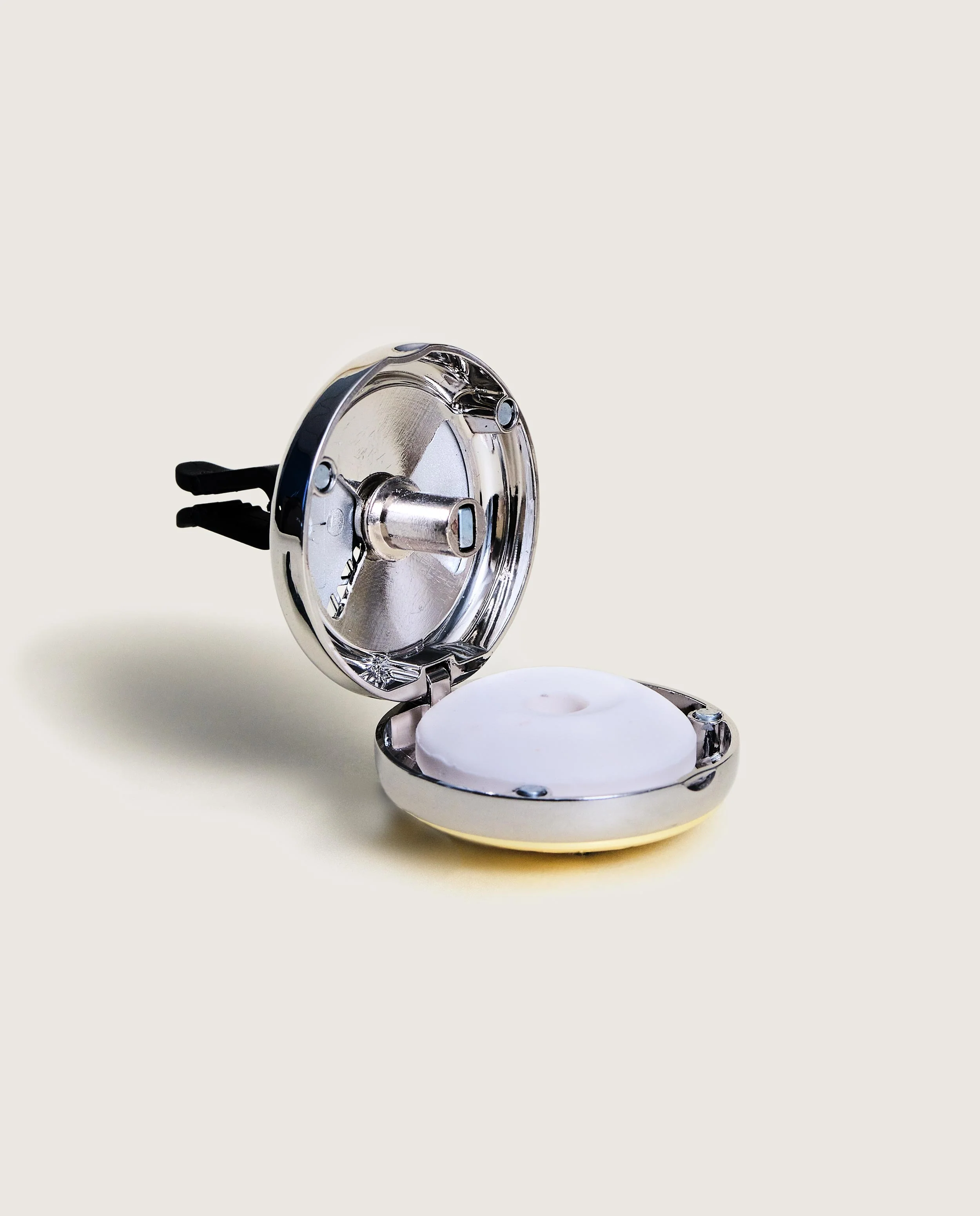 Pomelis Car Diffuser Kit with Vanilla Magnificence - Image 3