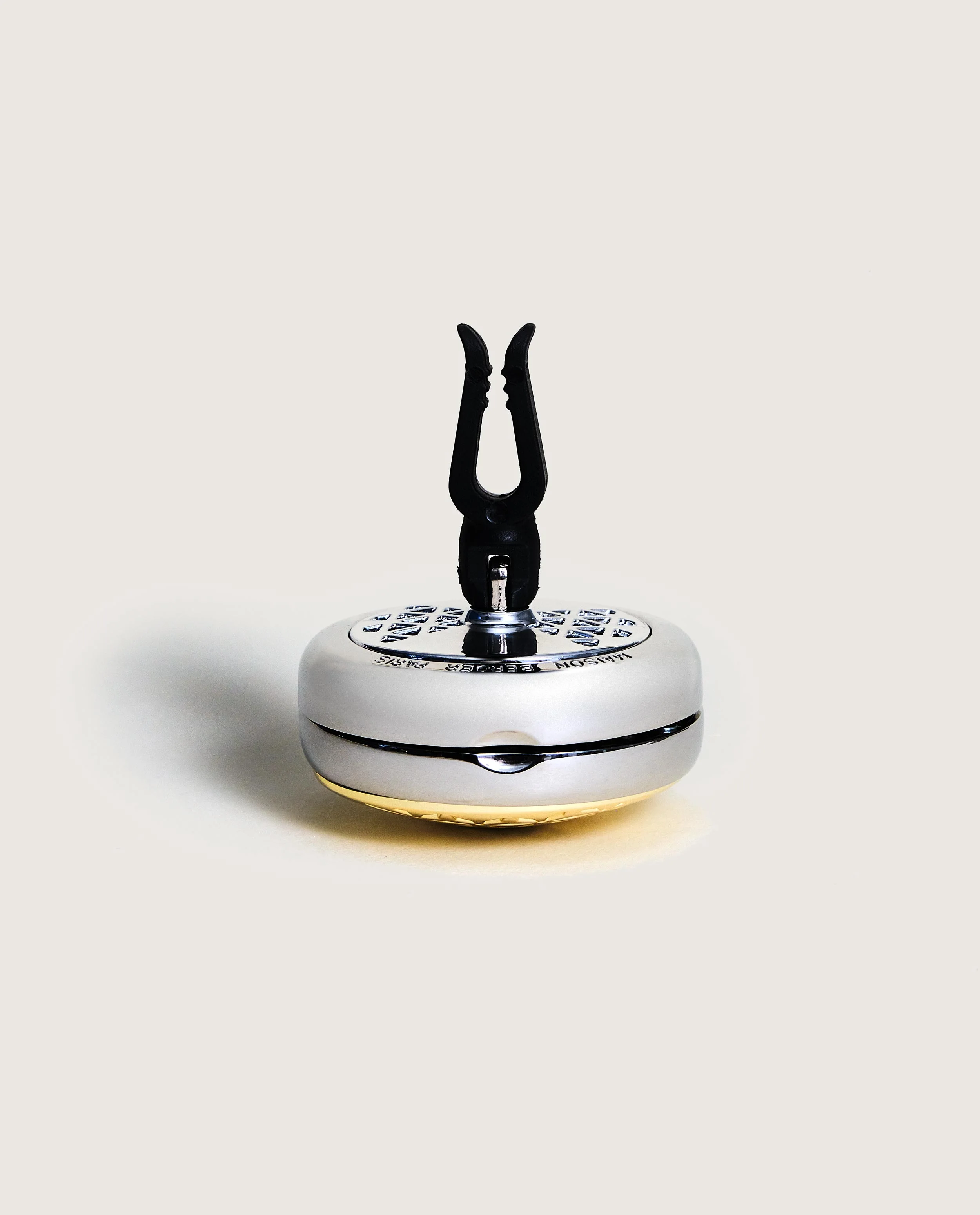 Pomelis Car Diffuser Kit with Vanilla Magnificence - Image 4